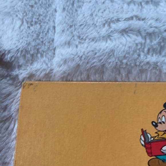 Lot of two vintage Disney hardback books Walt Disney great moments in fiction - Picture 5 of 10
